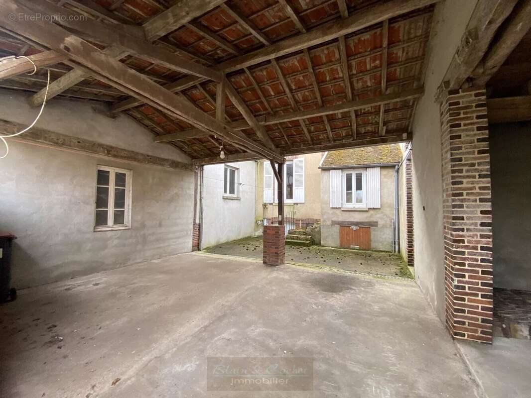 Maison à GY-LES-NONAINS