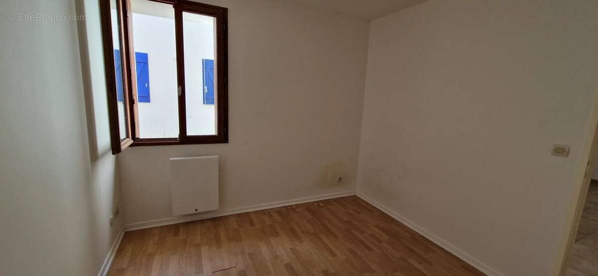Appartement à VENEUX-LES-SABLONS