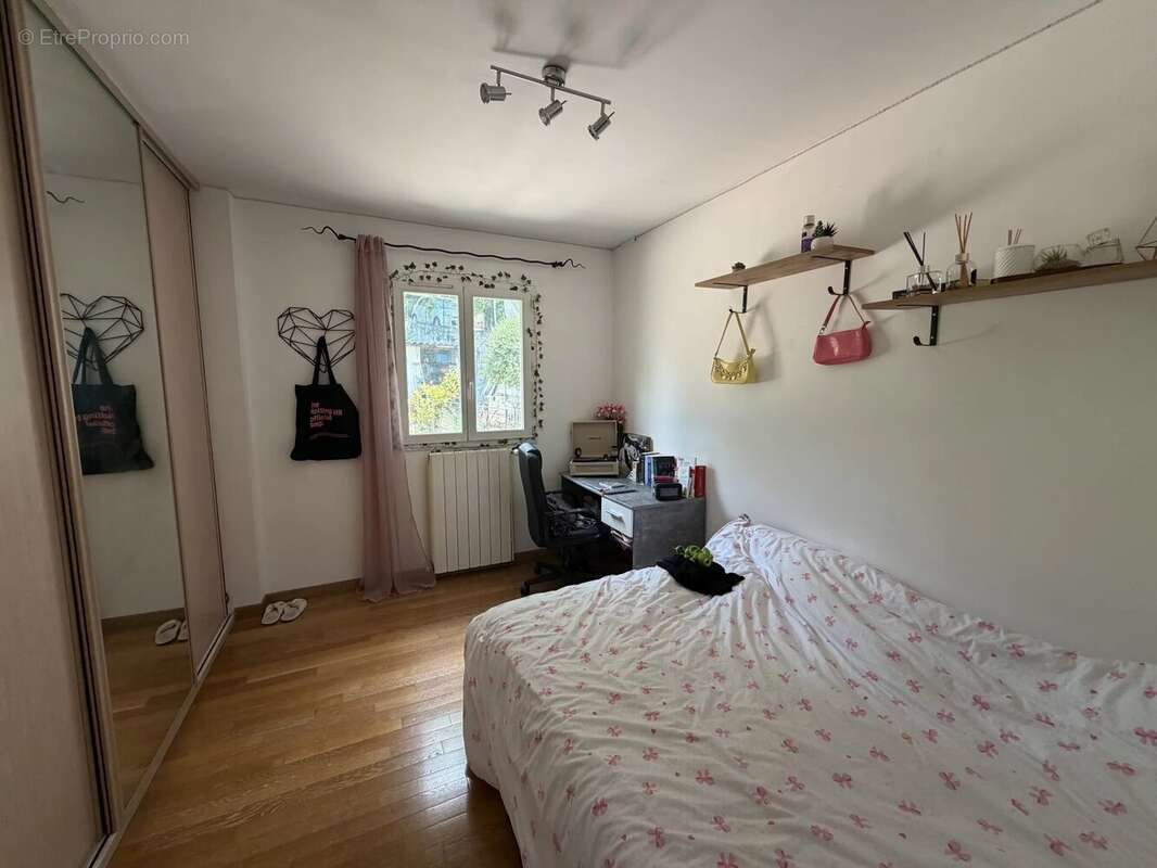 Maison à PEILLE