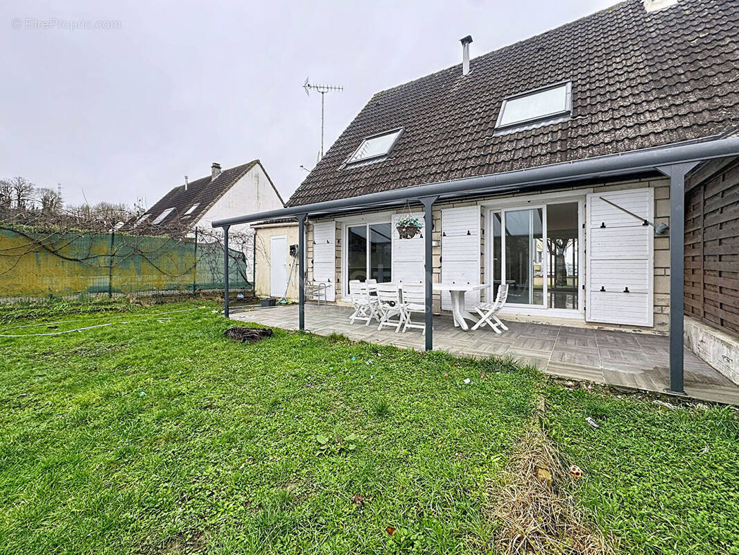 Maison à SAINT-LEU-D'ESSERENT