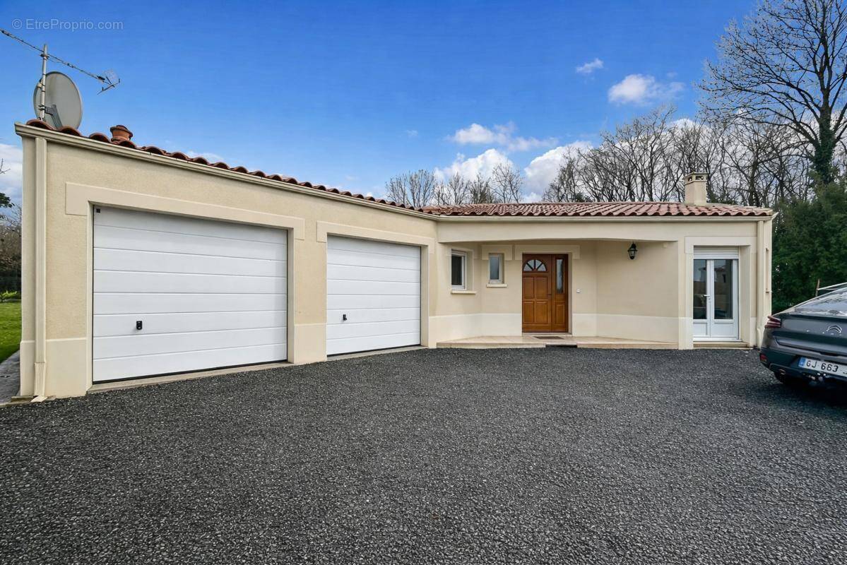 Maison à VARZAY