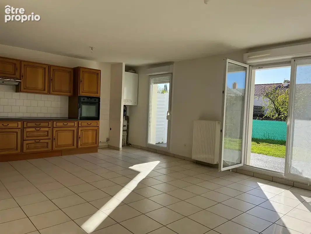 Challans - Appartement - 63.46m² - garage  - 2 chambres avec terrasse et jardin exposés Sud, proche centre-ville - photo 2