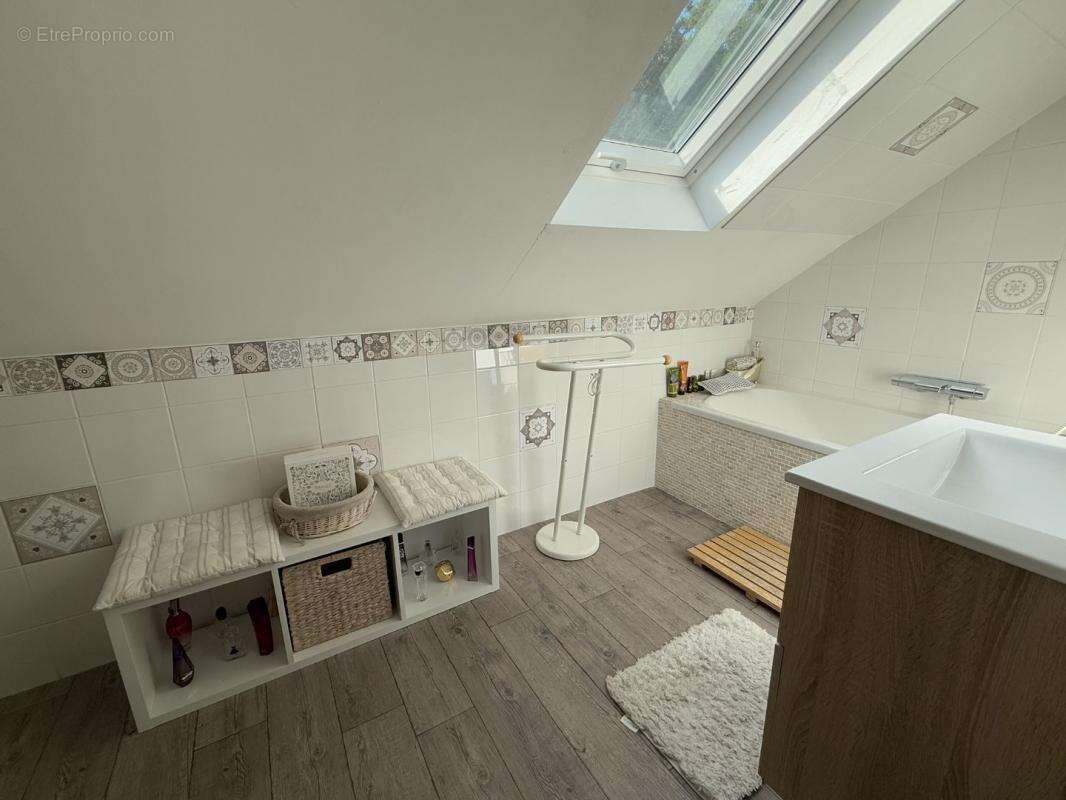 Maison à SAINT-DENIS-DE-L&#039;HOTEL