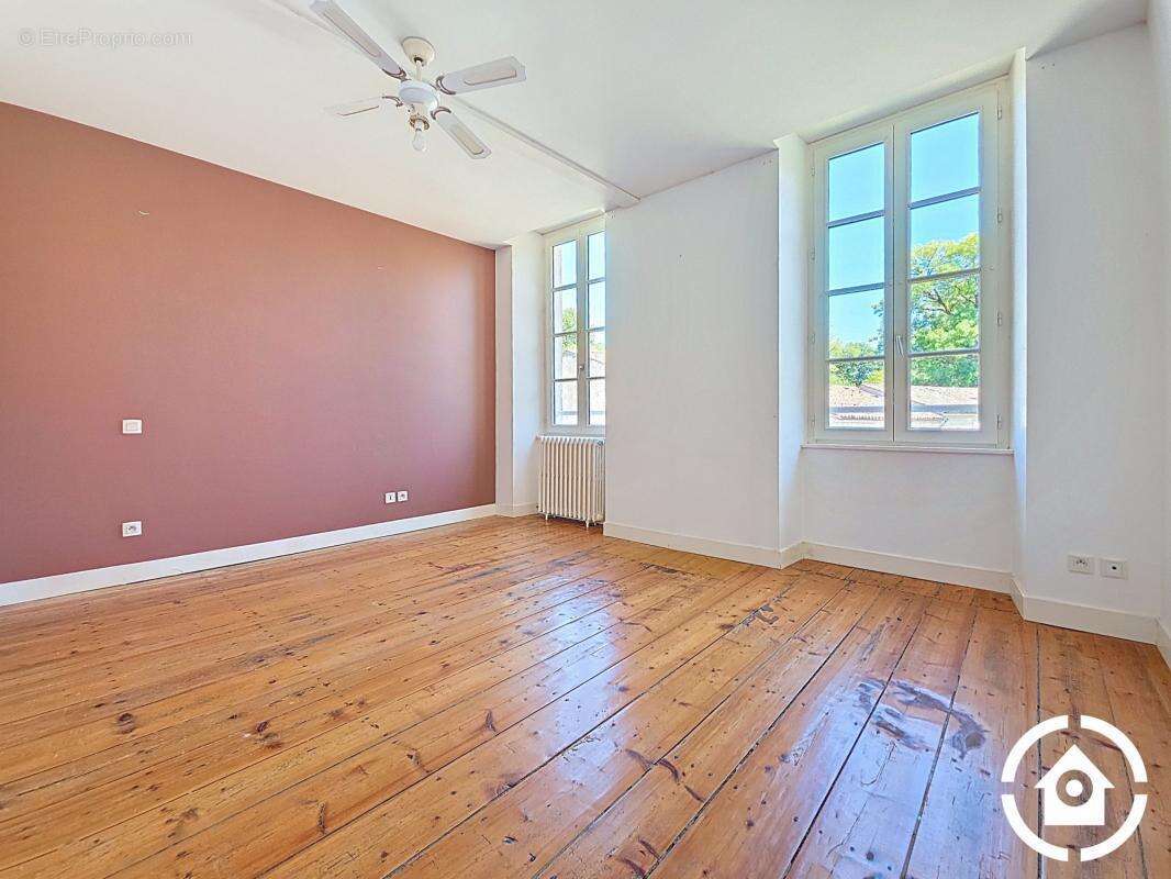 Maison à GENSAC-LA-PALLUE