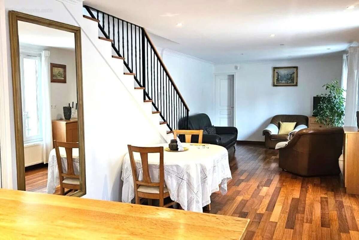 Maison à SAINT-MAUR-DES-FOSSES