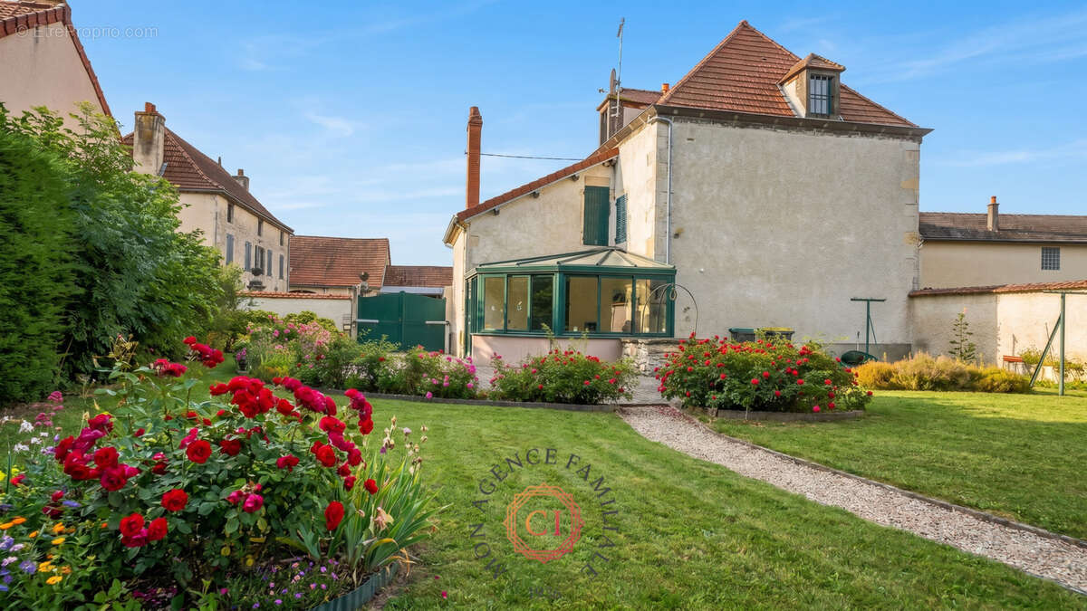 Maison de 140 m2 située a Effiat - photo 4