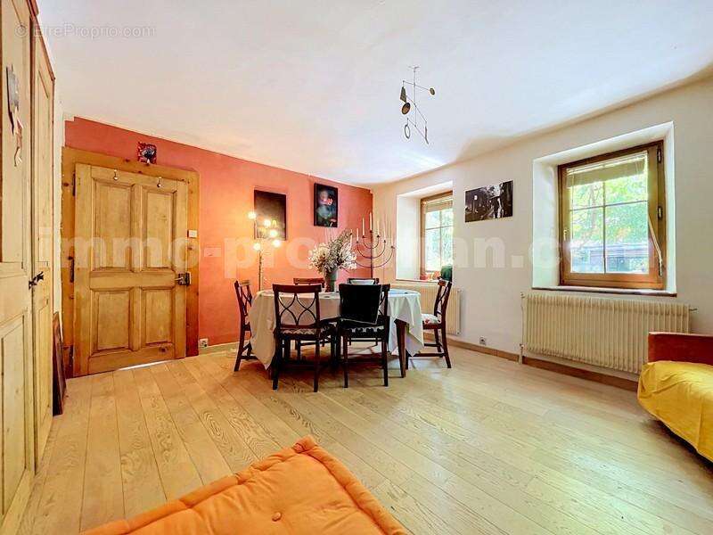Maison_village_Fillinges_sejour_cuisine_chambre_terrasse_jardin_parking_ - Maison à FILLINGES