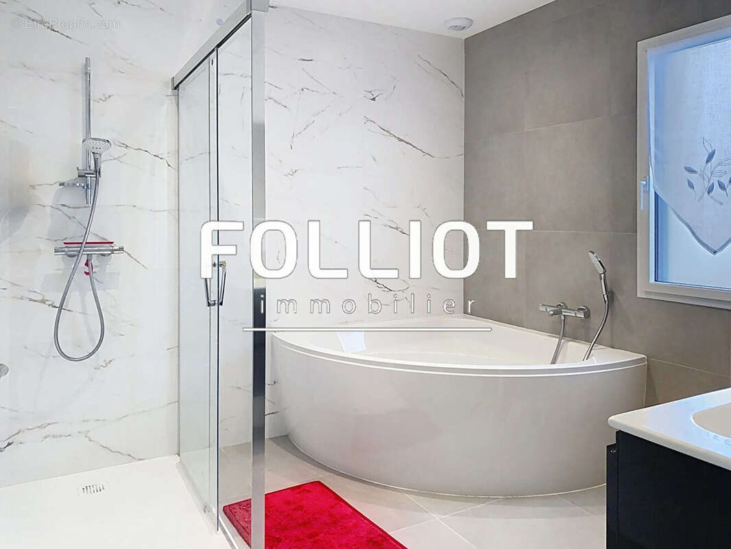 Maison à AGON-COUTAINVILLE