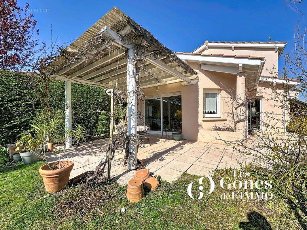 Maison à SAINT-GENIS-LES-OLLIERES