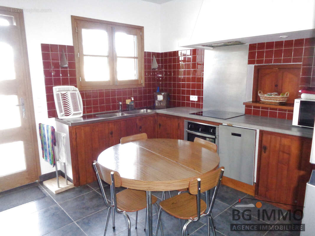 Villa F6/7 sur 1554 m2 de terrain avec garage et piscine - photo 3