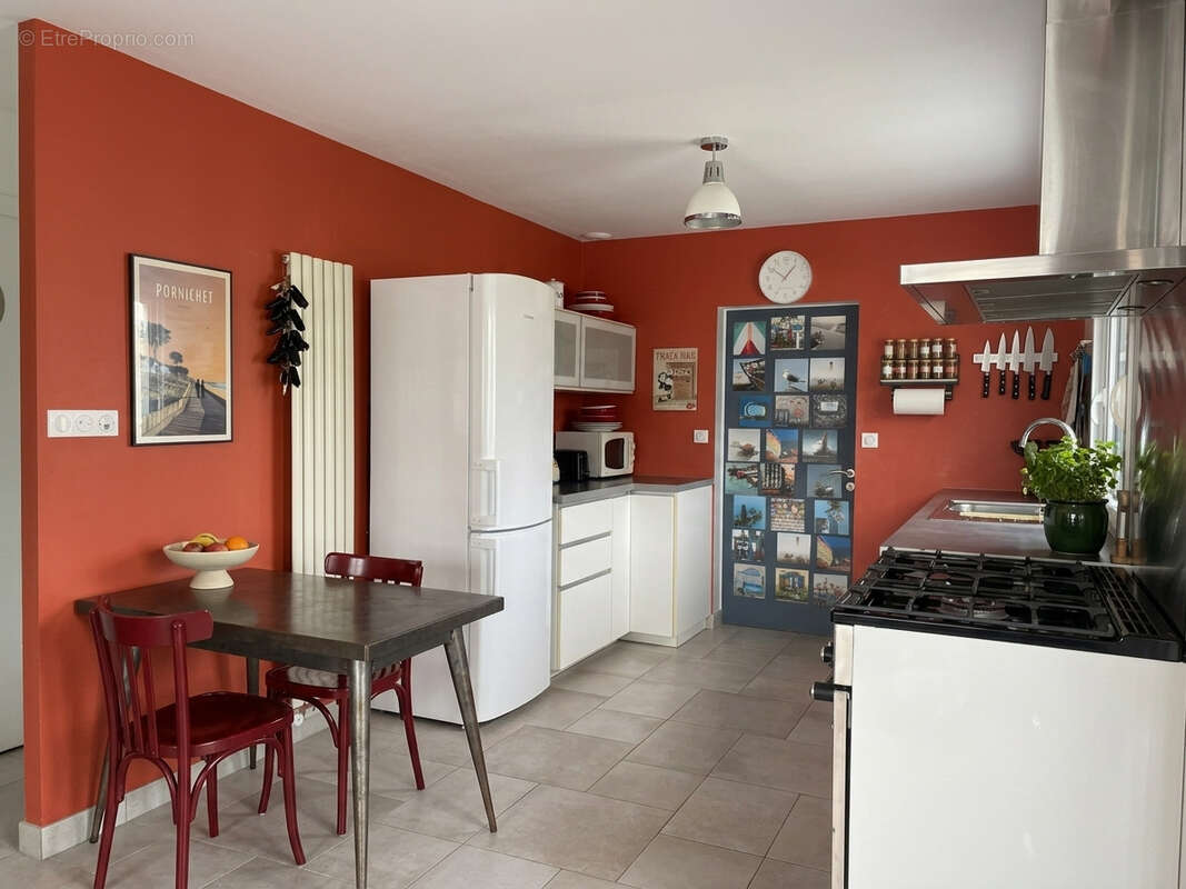 Une maison familiale pleine de potentiel, idéalement située à Sainte-Marguerite. - photo 8