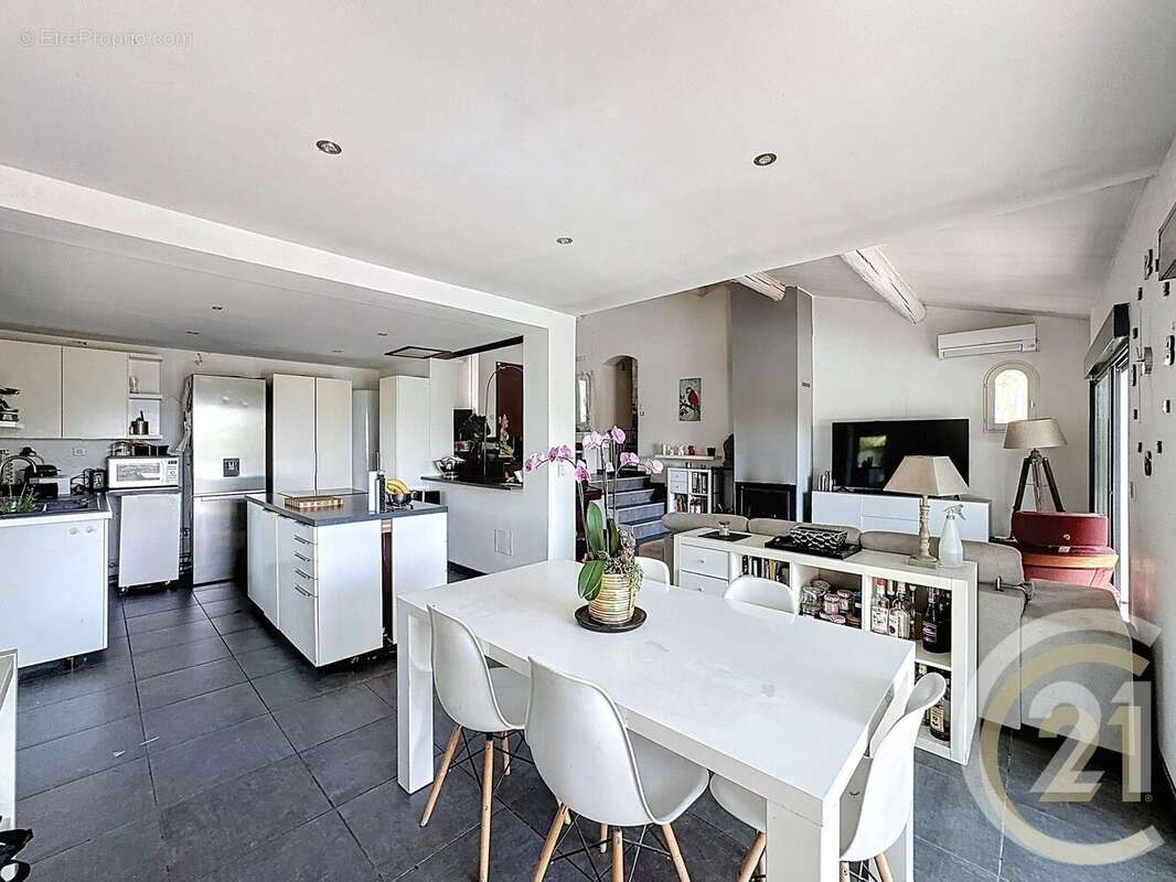 Maison à POURRIERES