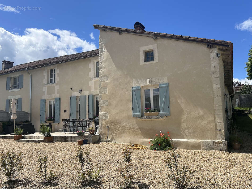 Maison à AUBETERRE-SUR-DRONNE