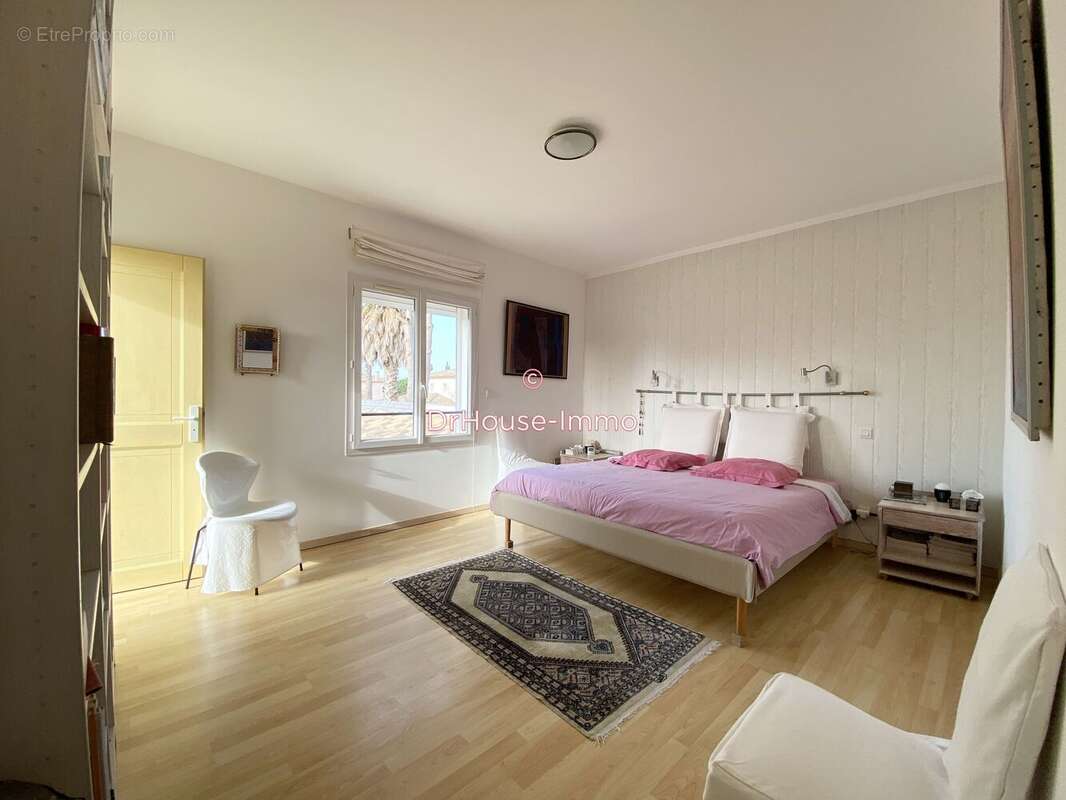 Maison 300 m² à Aigues-Mortes  - photo 6