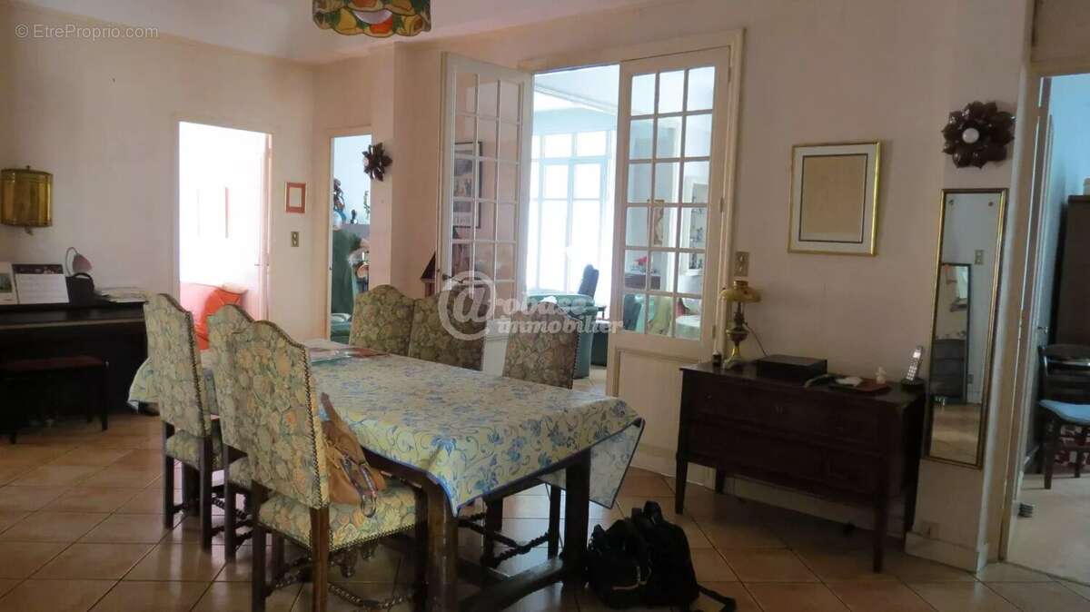 Appartement à MARSEILLE-5E