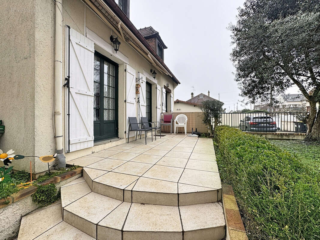 Maison à PARAY-VIEILLE-POSTE
