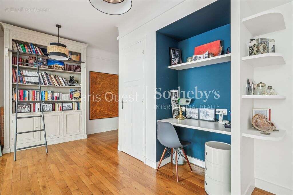 Appartement à NEUILLY-SUR-SEINE