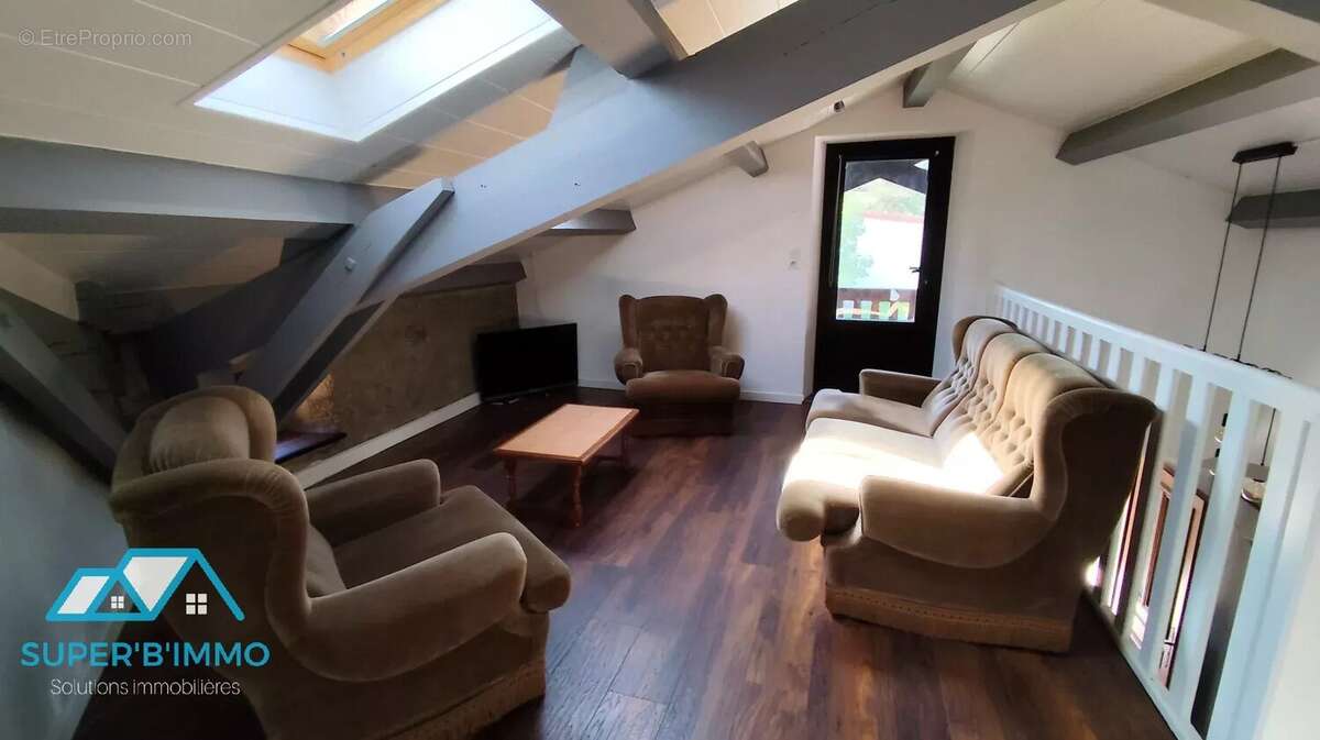 Batisse en pierre avec 2 logements et terrain - photo 13