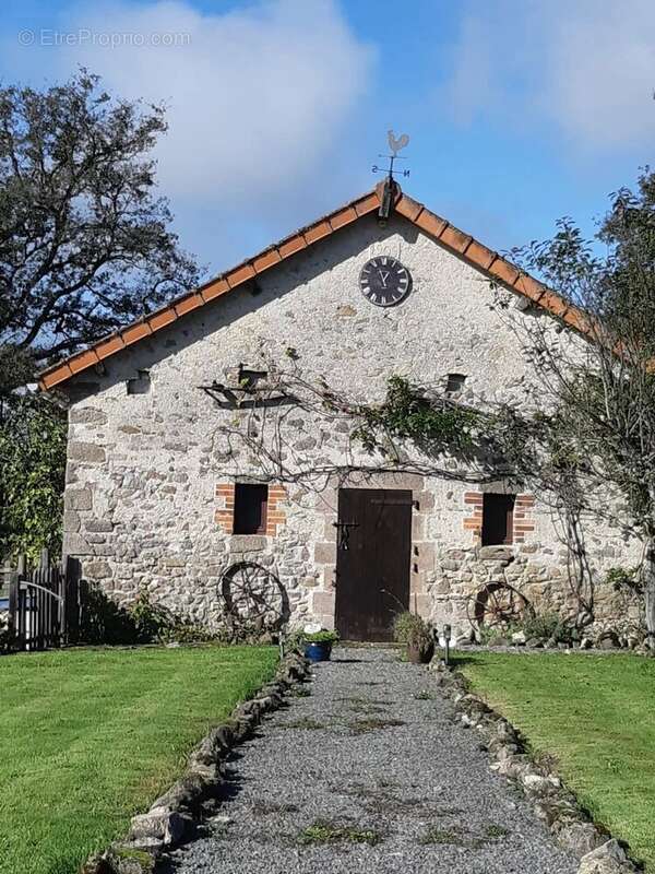 Maison à SAINT-LEGER-MAGNAZEIX