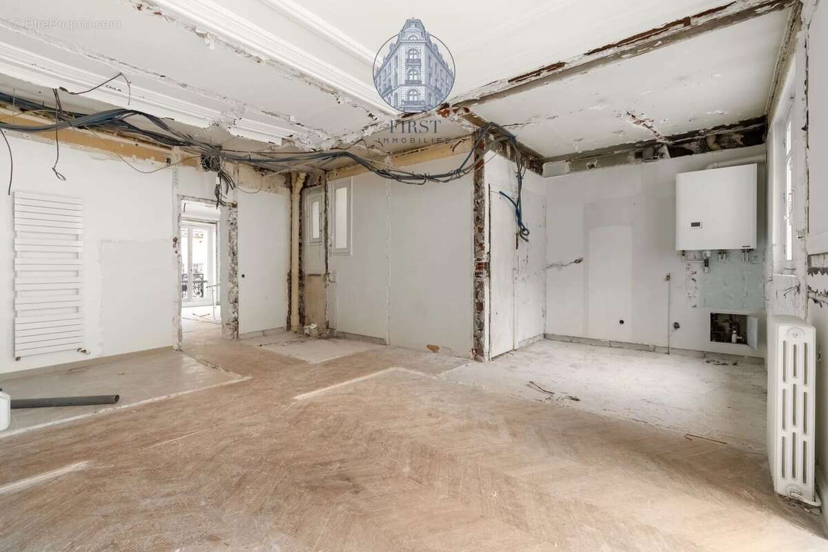Appartement à PARIS-8E