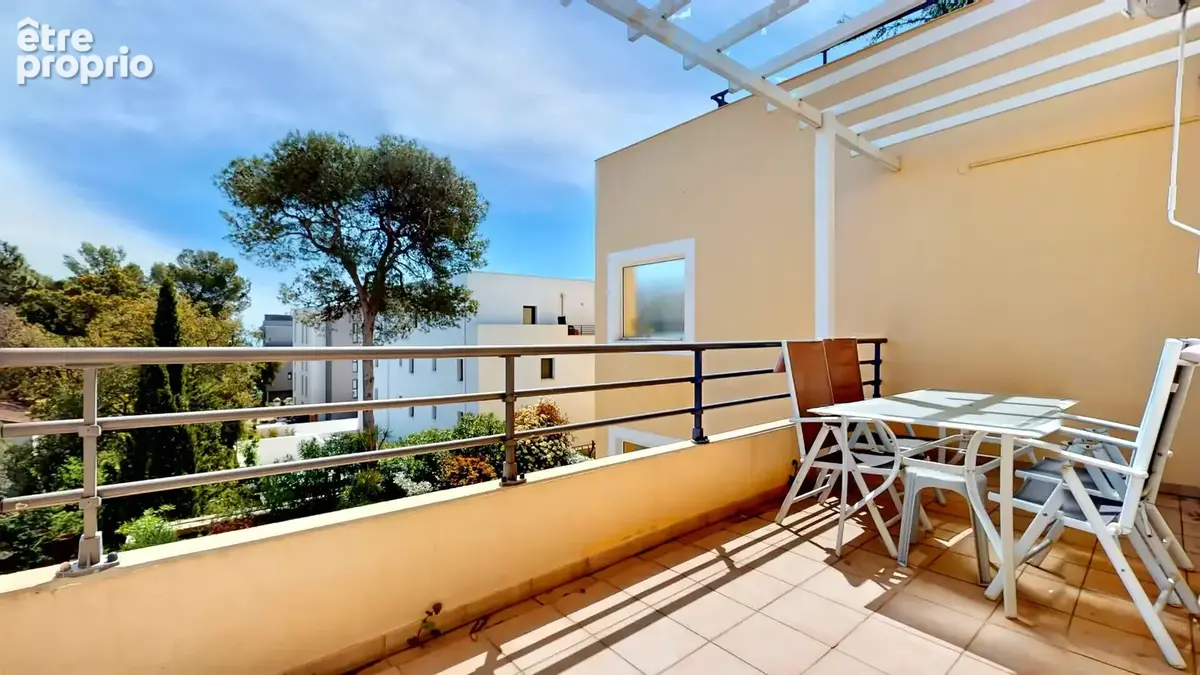 Saint-Aygulf - Appartement Traversant 3 pièces de 71 m2 terrasse panoramique, garage - photo 9