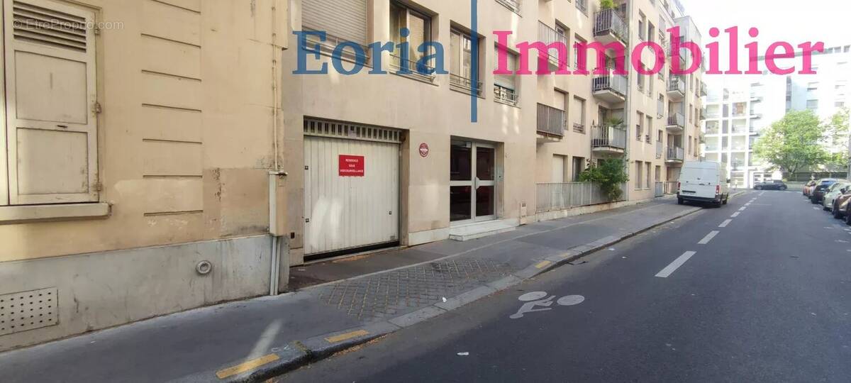Parking à PARIS-12E