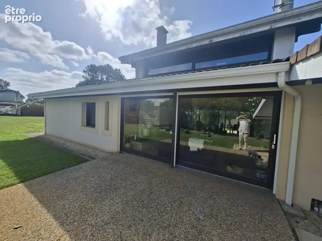 Maison 6 pièces 205 m² à vendre à Saint-Medard-En-Jalles (33160) - photo 2