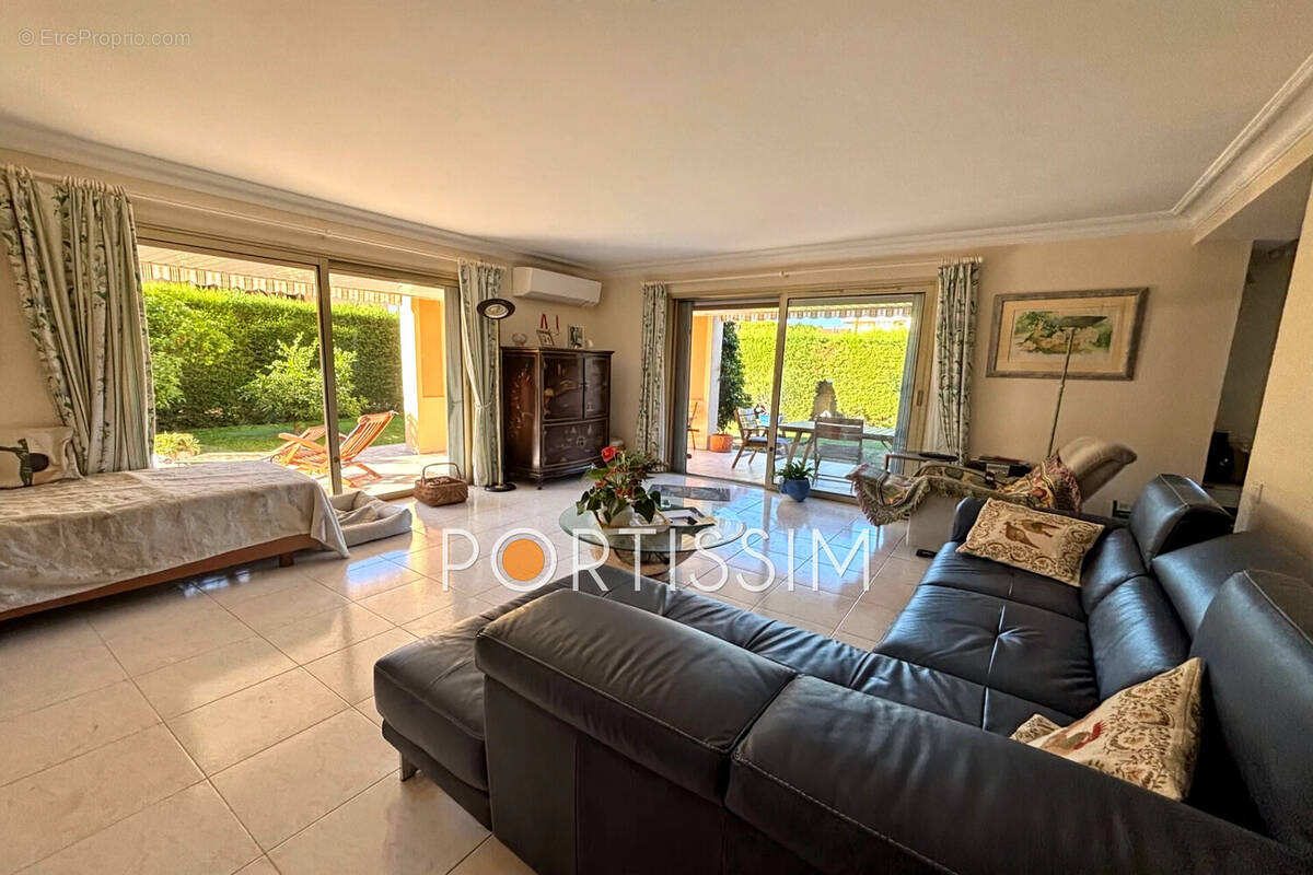 Appartement à SAINT-LAURENT-DU-VAR