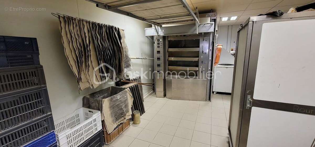 Commerce à COLLINEE