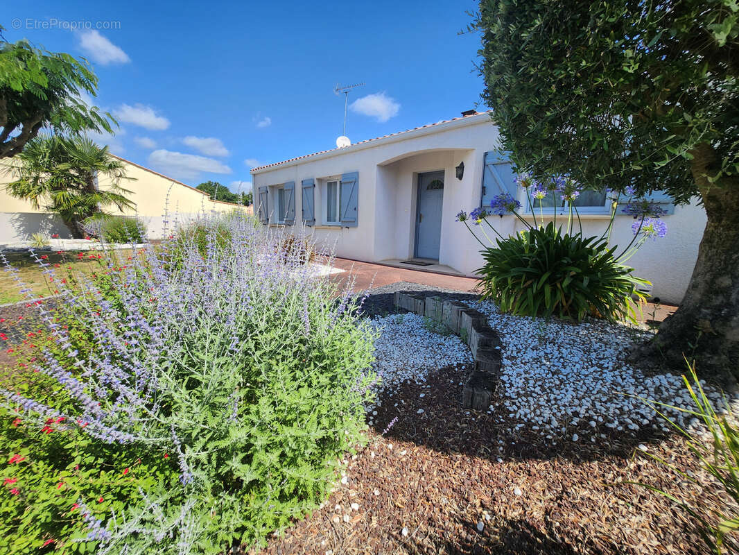 Maison à LES MAGNILS-REIGNIERS