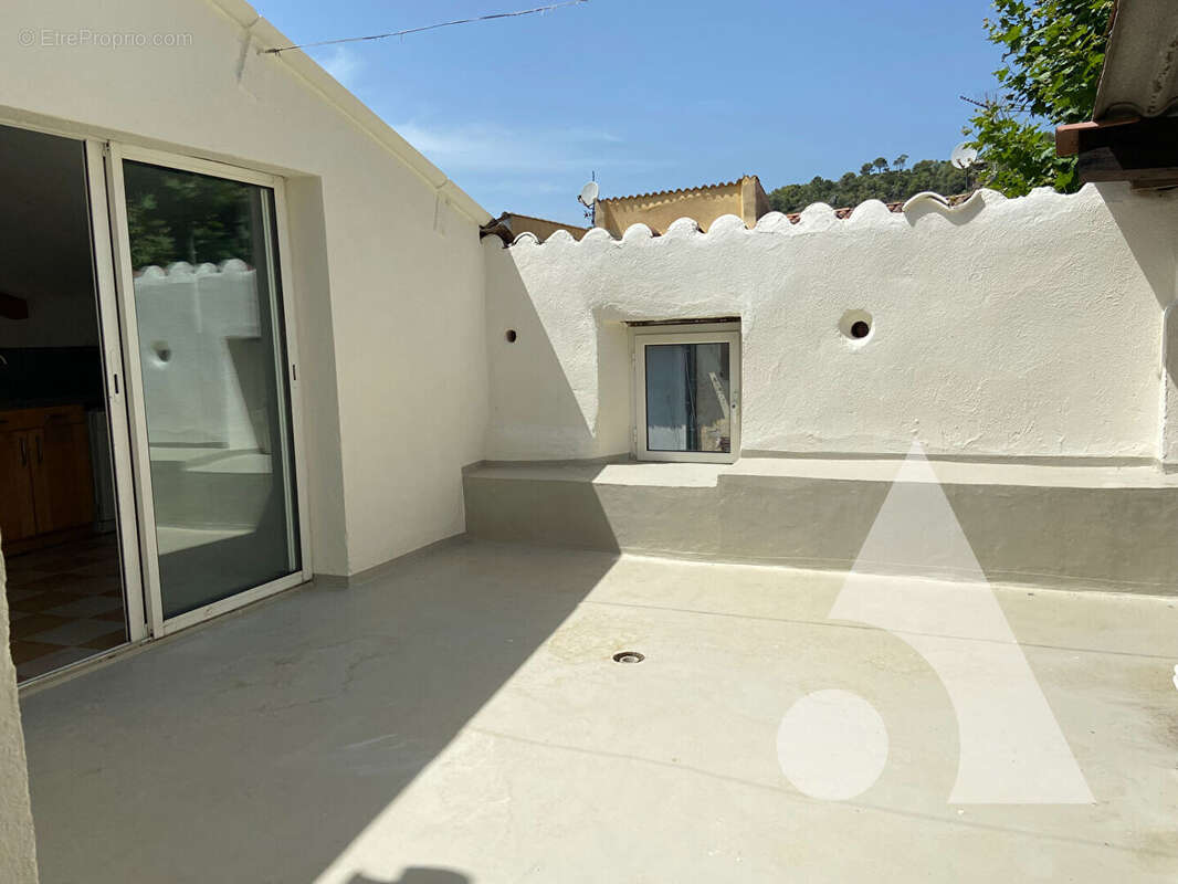 Appartement à VILLECROZE