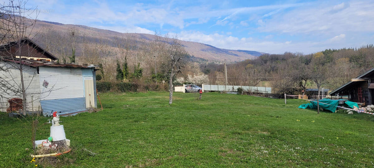 Terrain à BELLEGARDE-SUR-VALSERINE