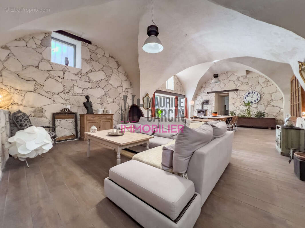 Maison 222 m² à Sarrians  - photo 3
