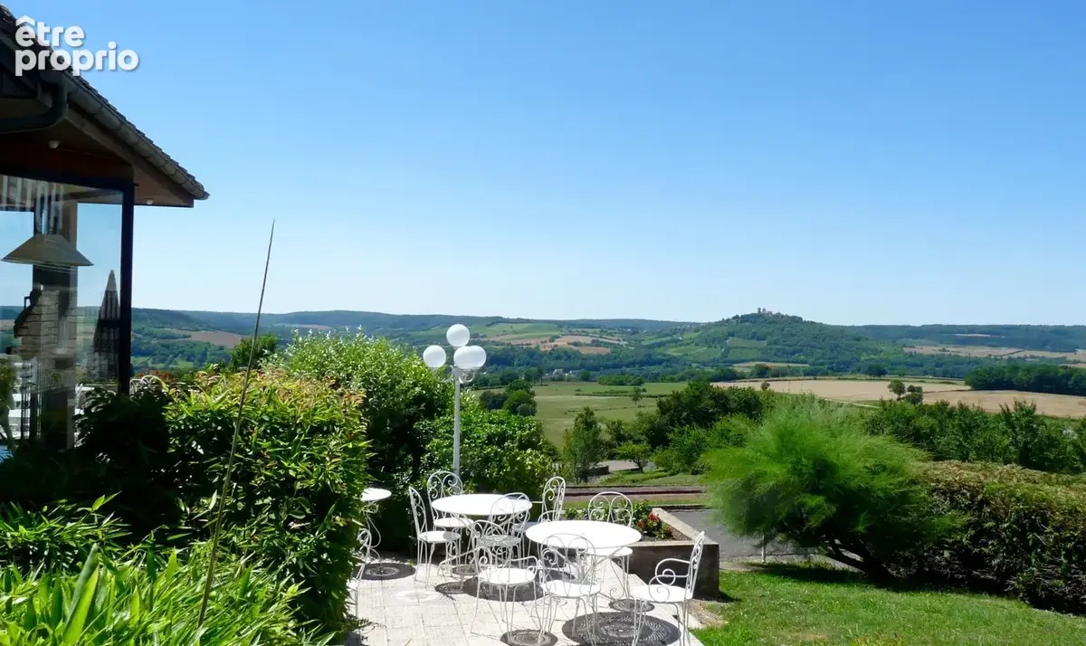 Domaine hôtelier aux portes du Morvan   Vue sur Vézelay - photo 13