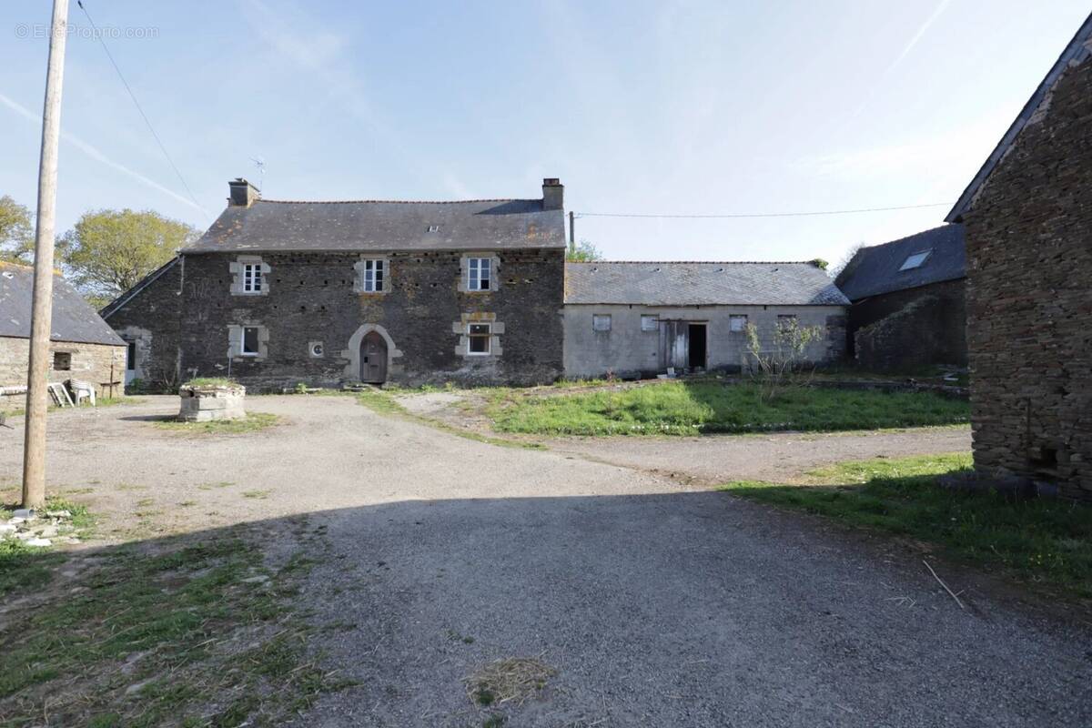 Maison à CARHAIX-PLOUGUER