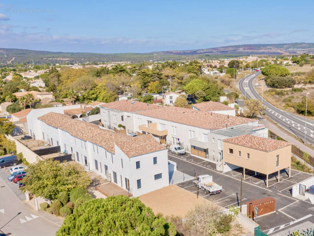 Maison à VIC-LA-GARDIOLE