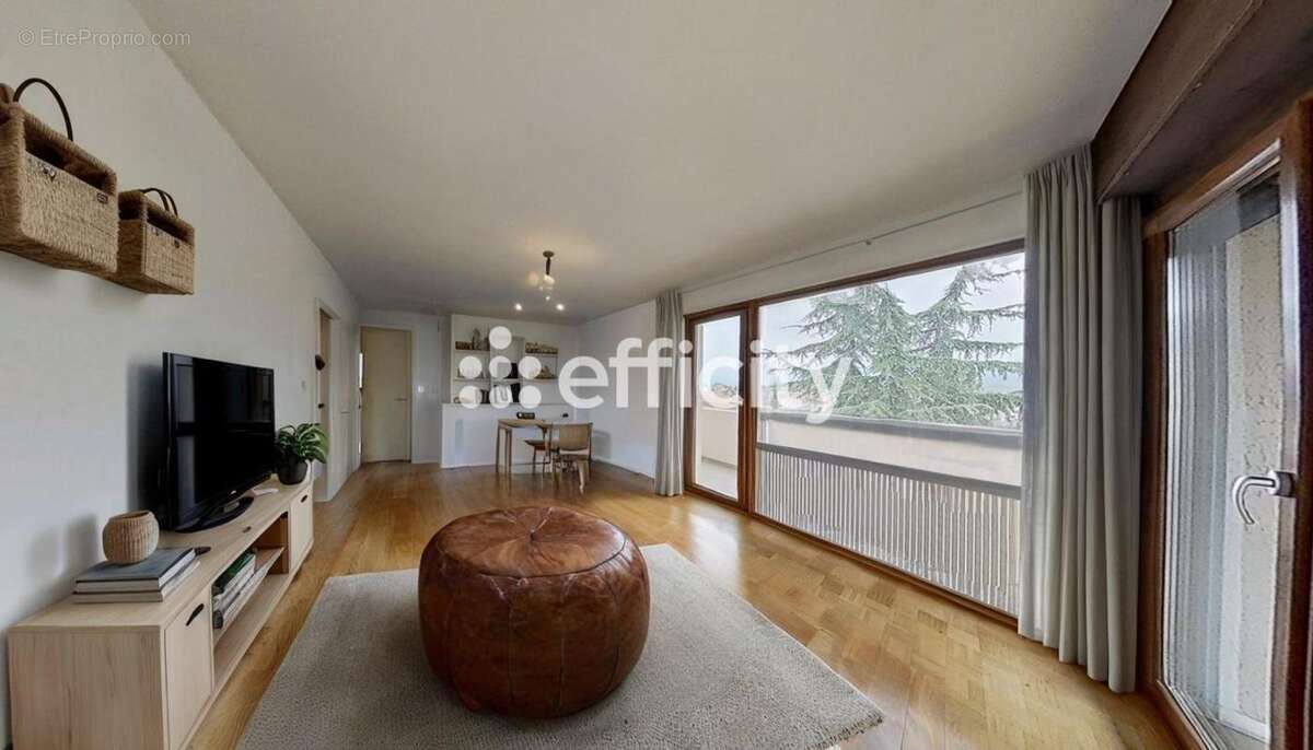 Appartement à LA ROCHE-SUR-FORON