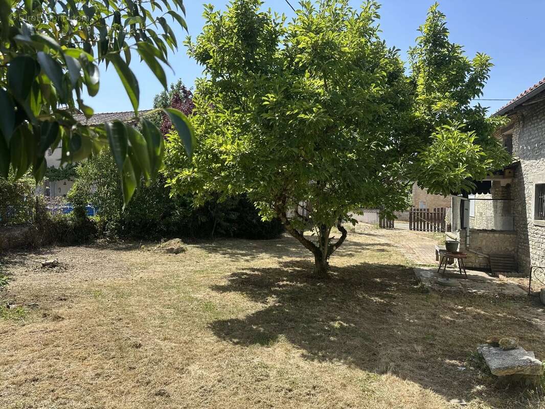 Maison à CHAMPNIERS