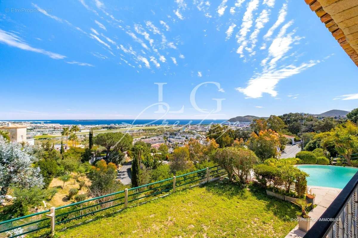 Maison à MANDELIEU-LA-NAPOULE