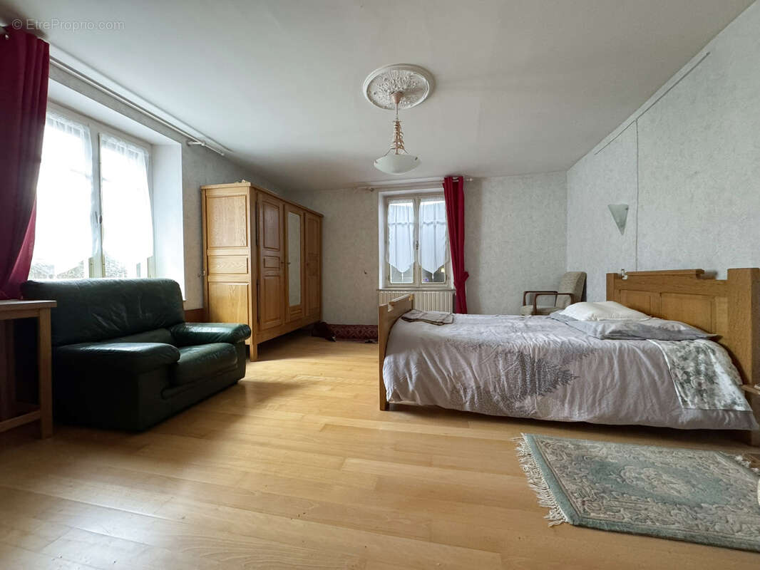 Maison à LA LANTERNE-ET-LES-ARMONTS