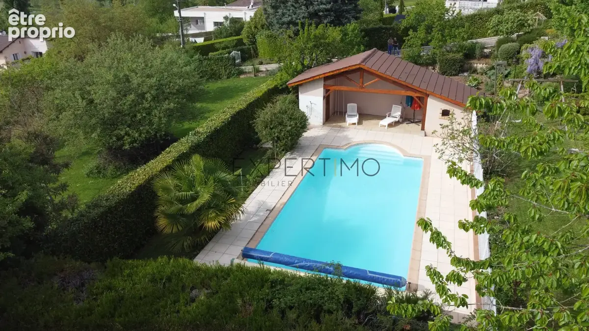Vue exceptionnelle, piscine et grands volumes : une maison familiale rare aux portes de Mâcon - photo 18