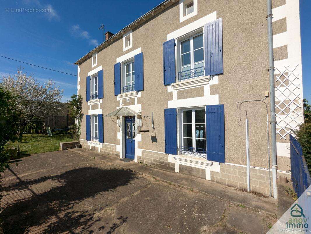 Maison à COULOMBIERS