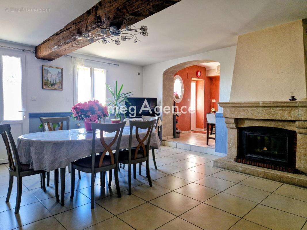 Maison à LONGUE-JUMELLES