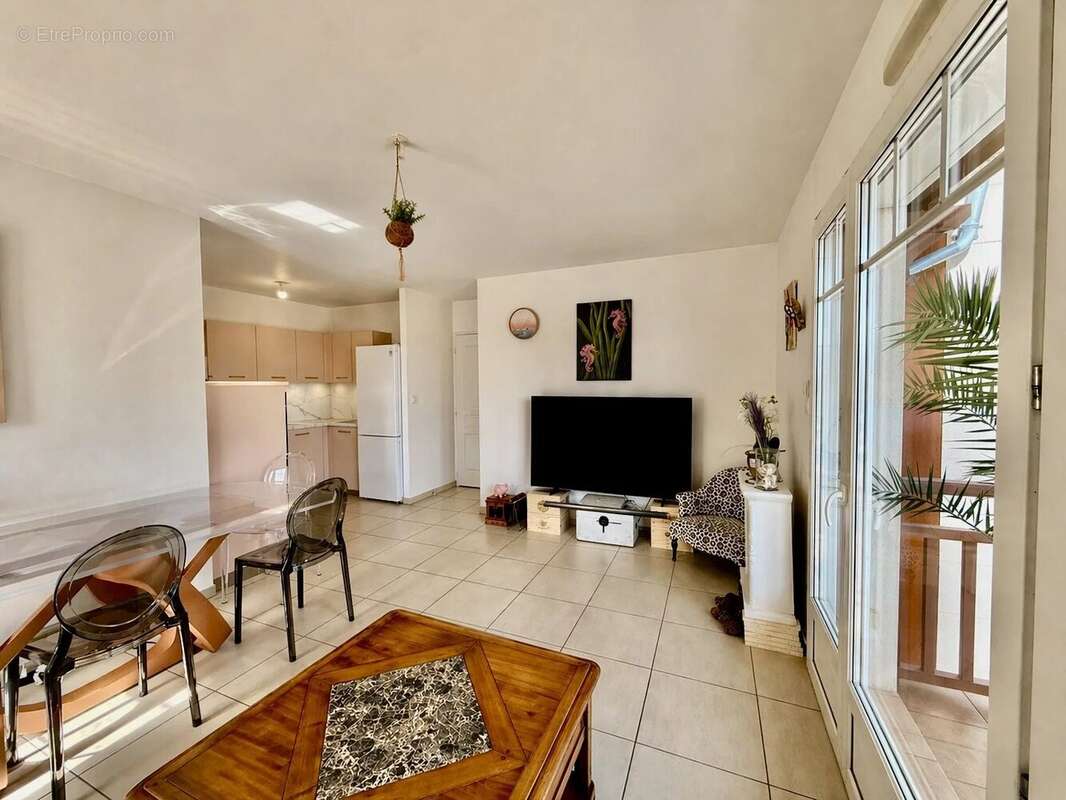Appartement deux chambres à 200 m de la plage et proche centre ville - photo 2