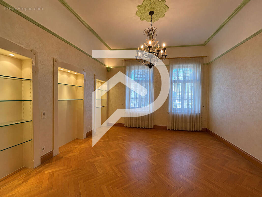 Maison de caractère 9 pièces 322 m² au centre ville de Sarrebourg. - photo 7