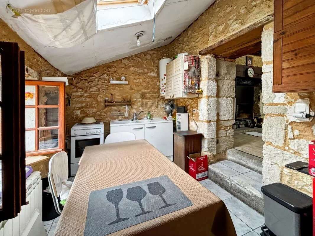 Beau potentiel pour cette charmante bâtisse en pierre ! - photo 5