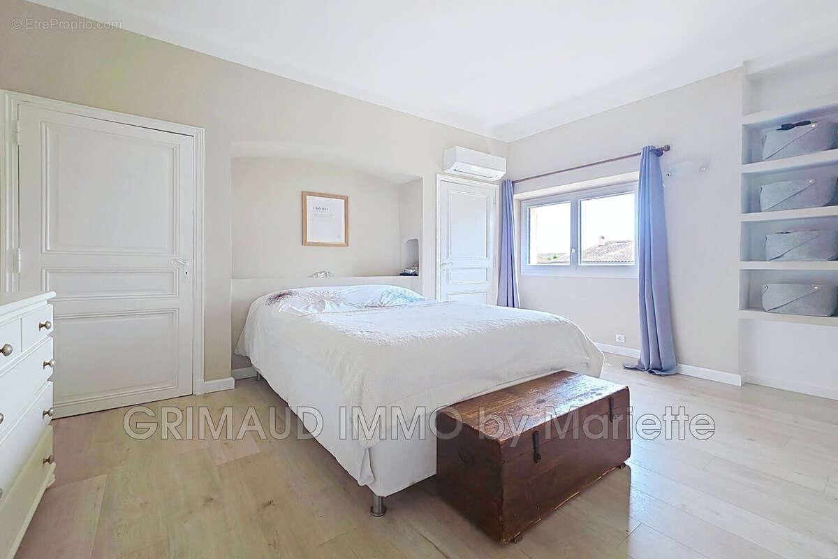 Appartement à GRIMAUD