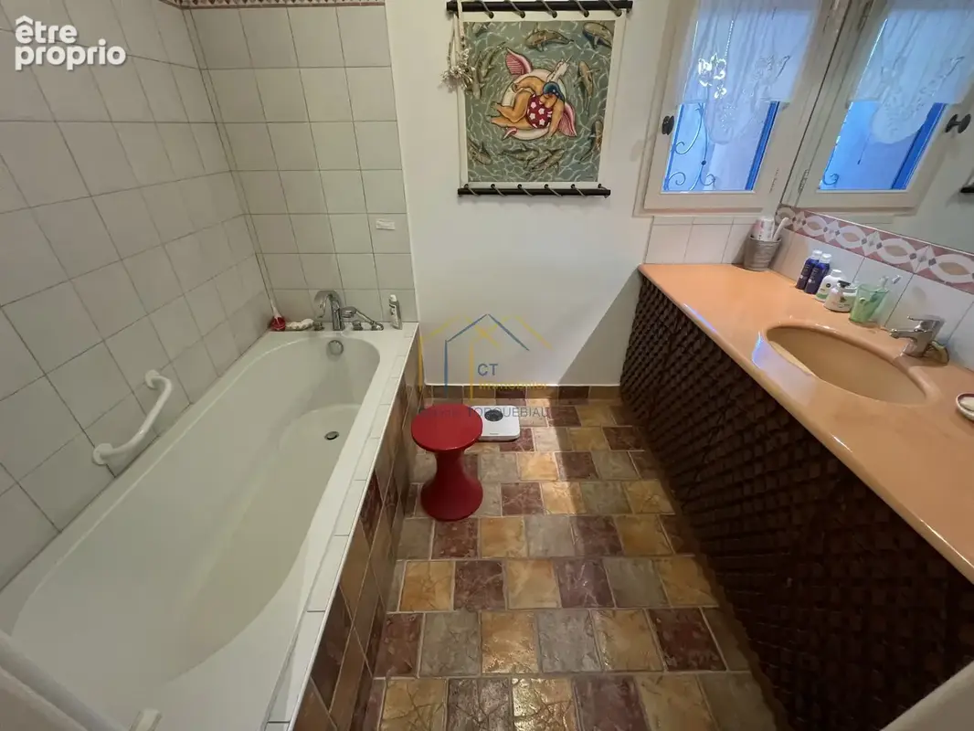 Maison de type vigneronne de 205m2 avec jardin et piscine - photo 13