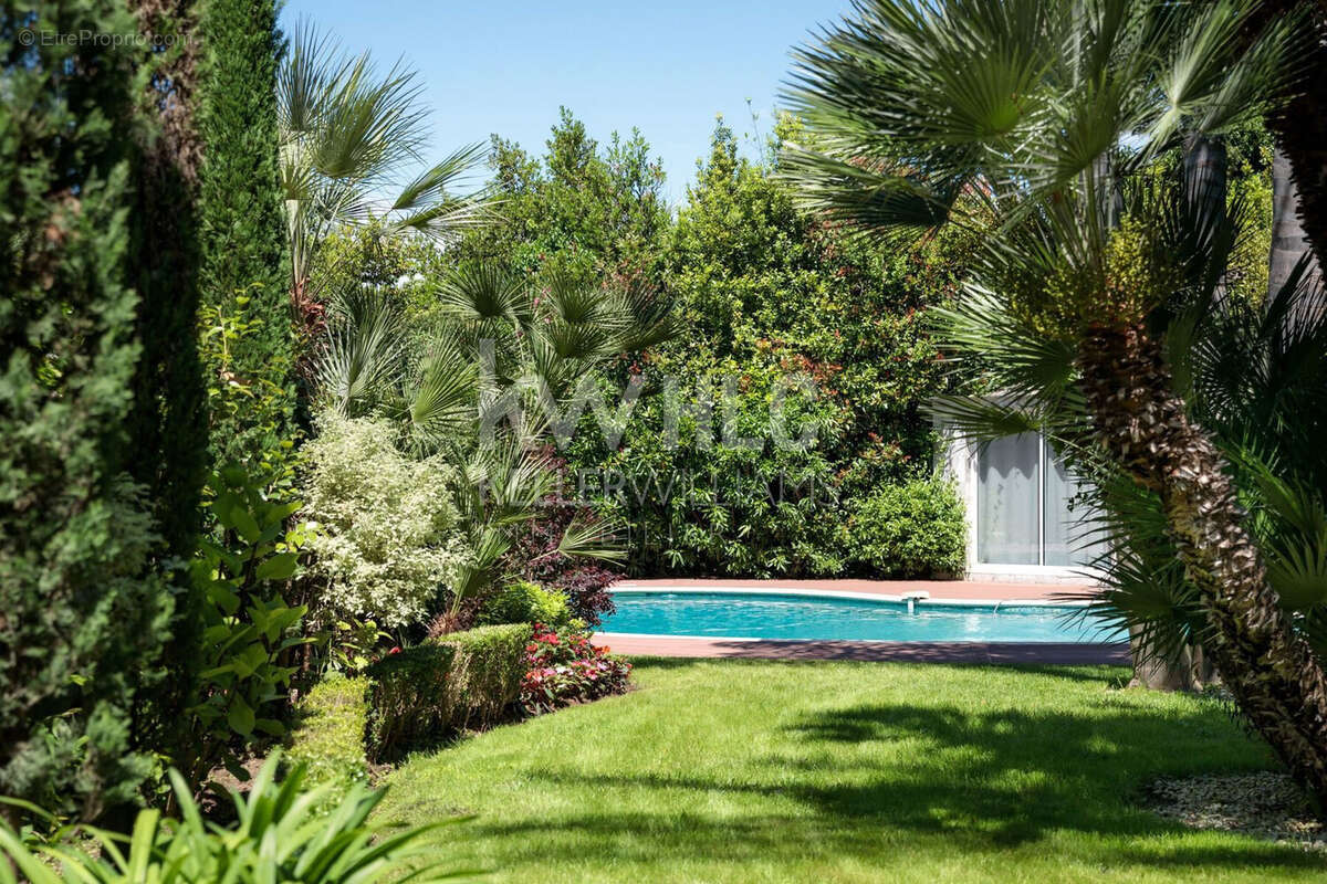 Maison 245 m² à Antibes  - photo 8