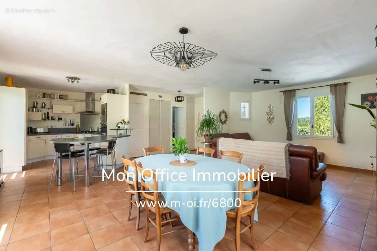 Maison à MEYREUIL